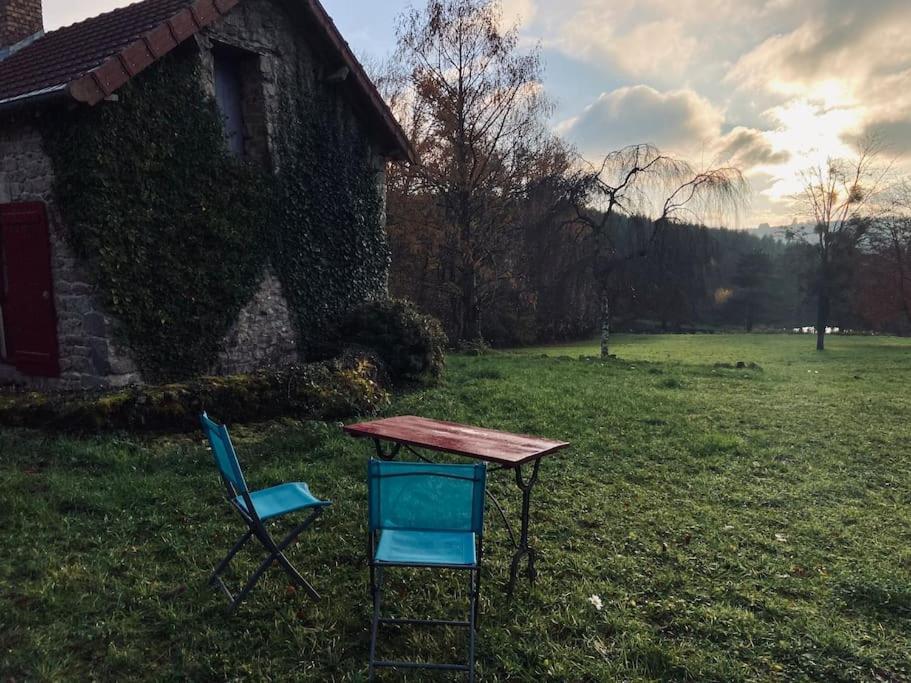 Maison Du Petit Poete Quarré-les-Tombes Buitenkant foto